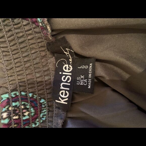 Kensie Paisley Lined Dress. Cinched at the waist - Picture 6 of 7